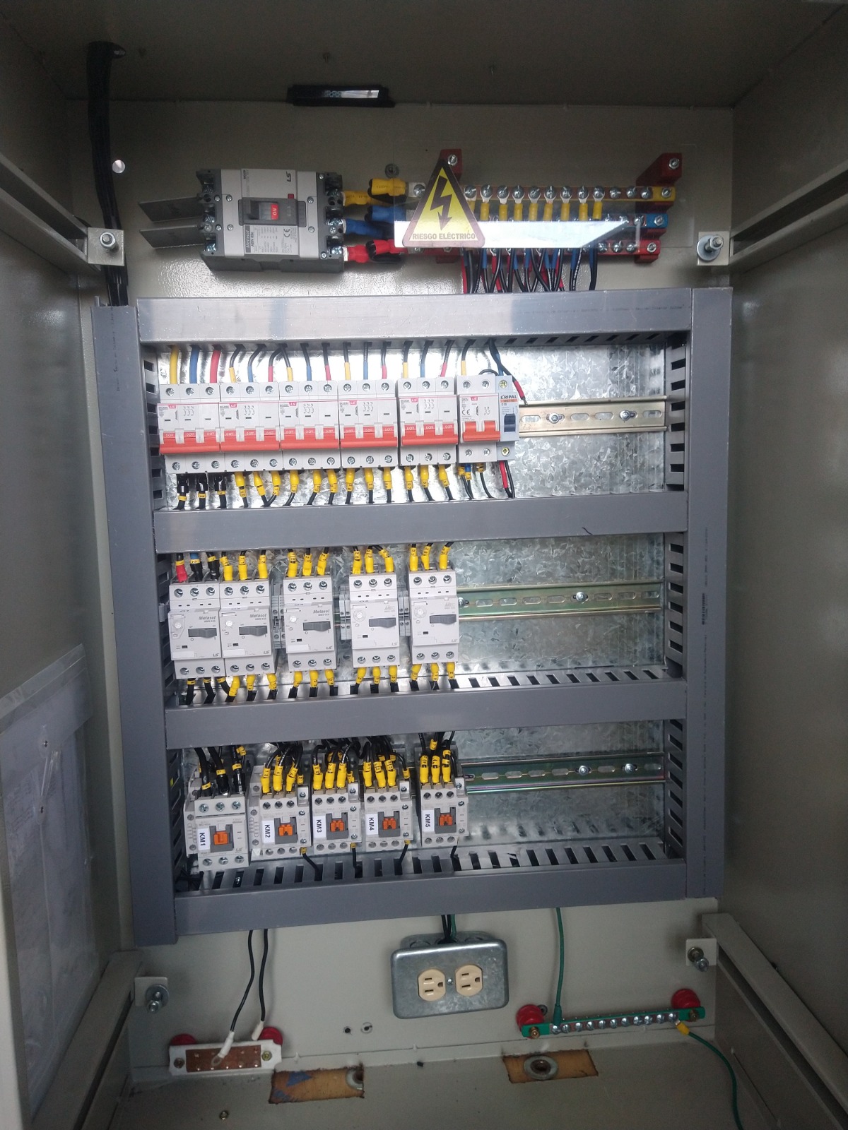 Diseño, construcción e instalación de tableros de protección, control y potencia